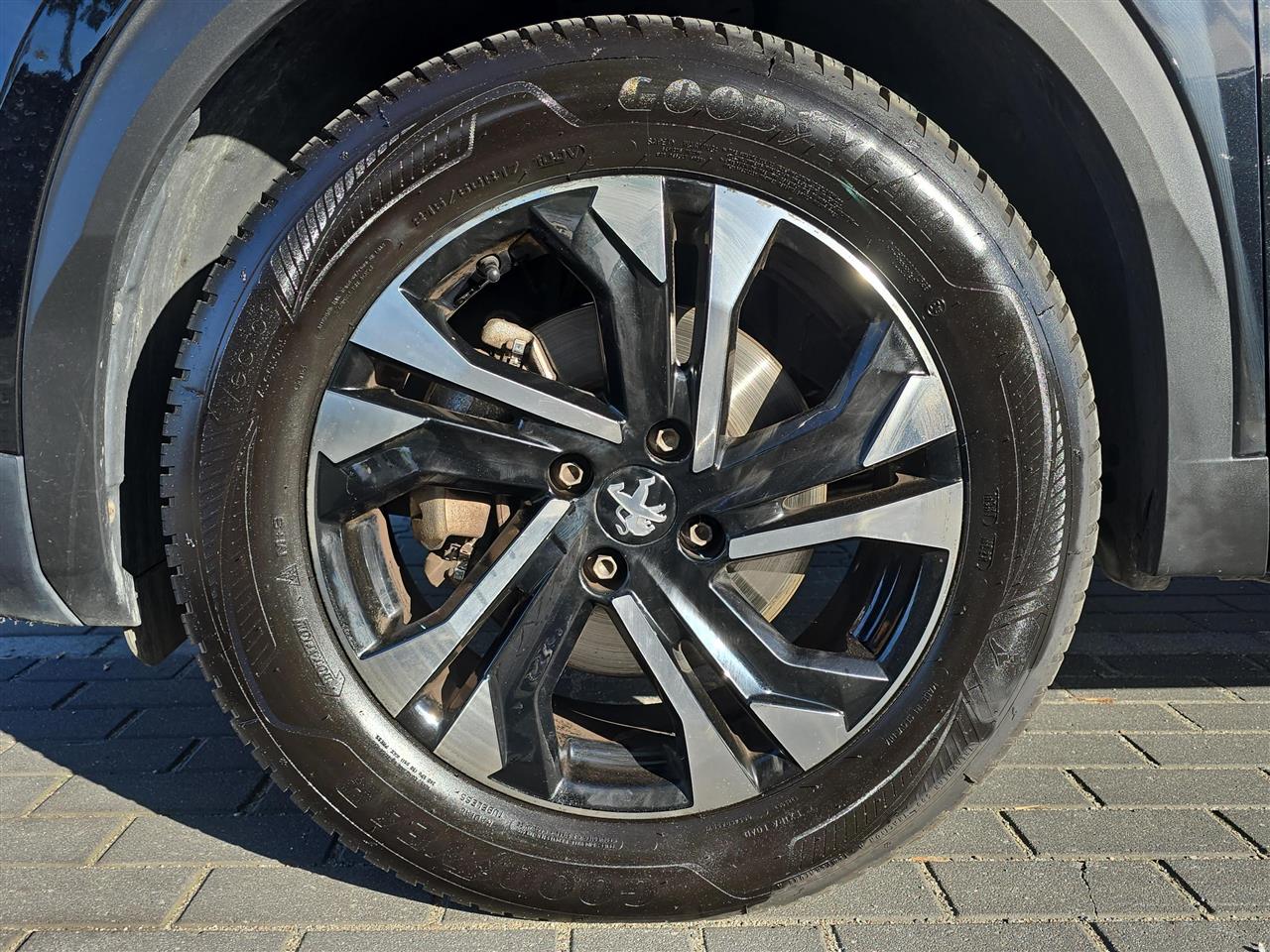 Peugeot 2008 2008 1.5 BlueHDi Allure S&S EAT8 2022