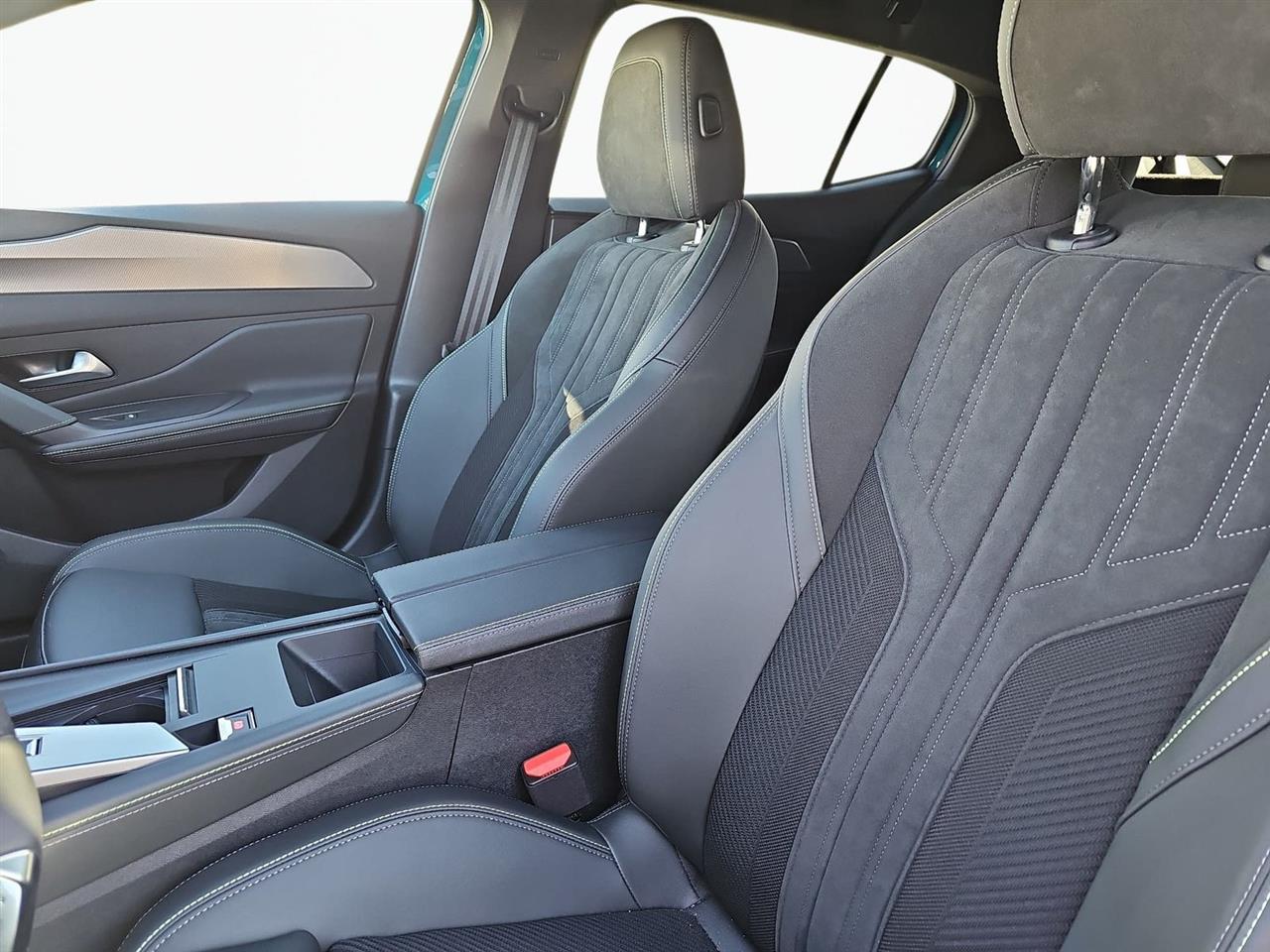 Peugeot 408 408 1.6 Plug-In Hybrid 225 GT EAT8 2024