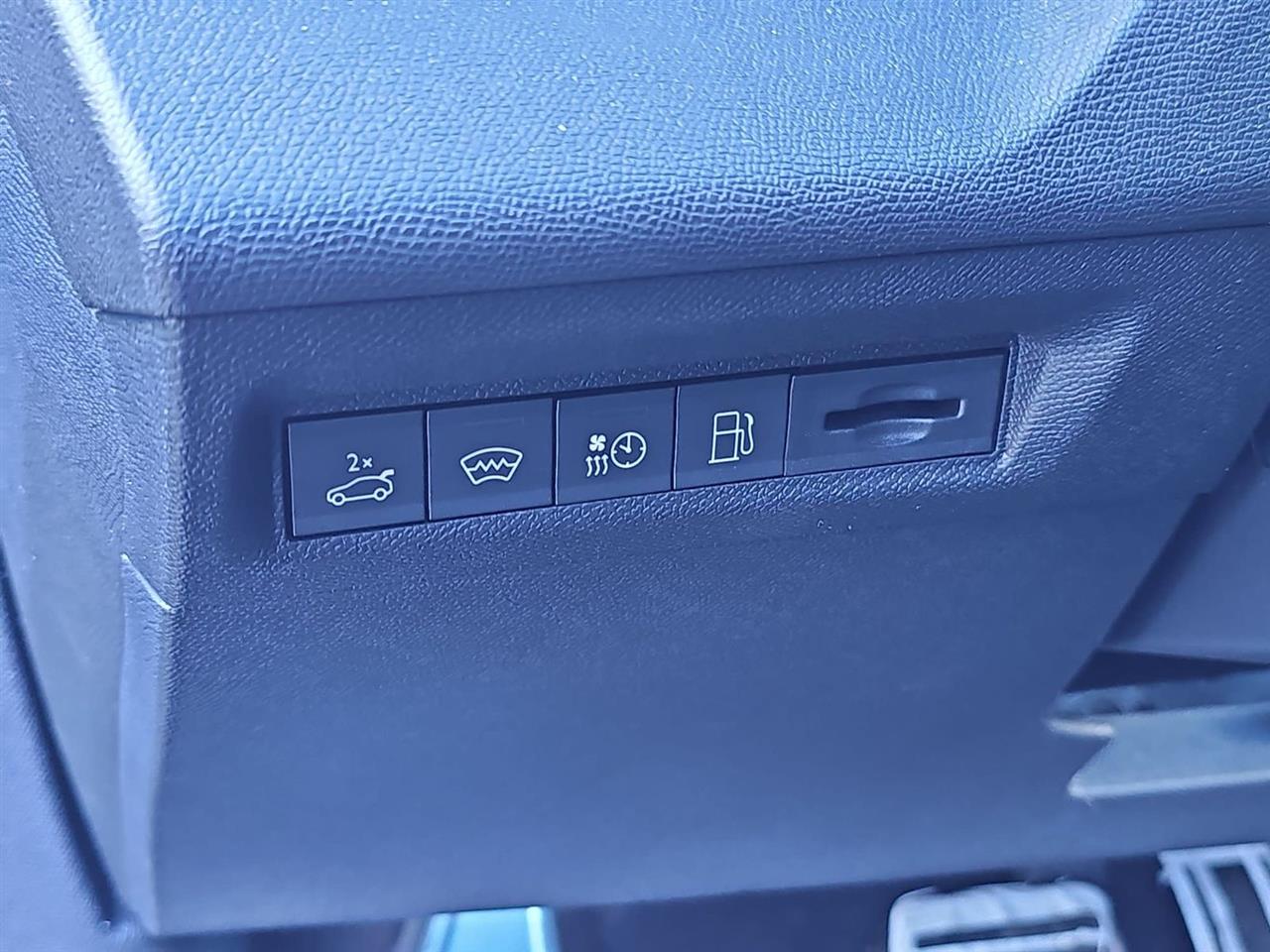 Peugeot 408 408 1.6 Plug-In Hybrid 225 GT EAT8 2024