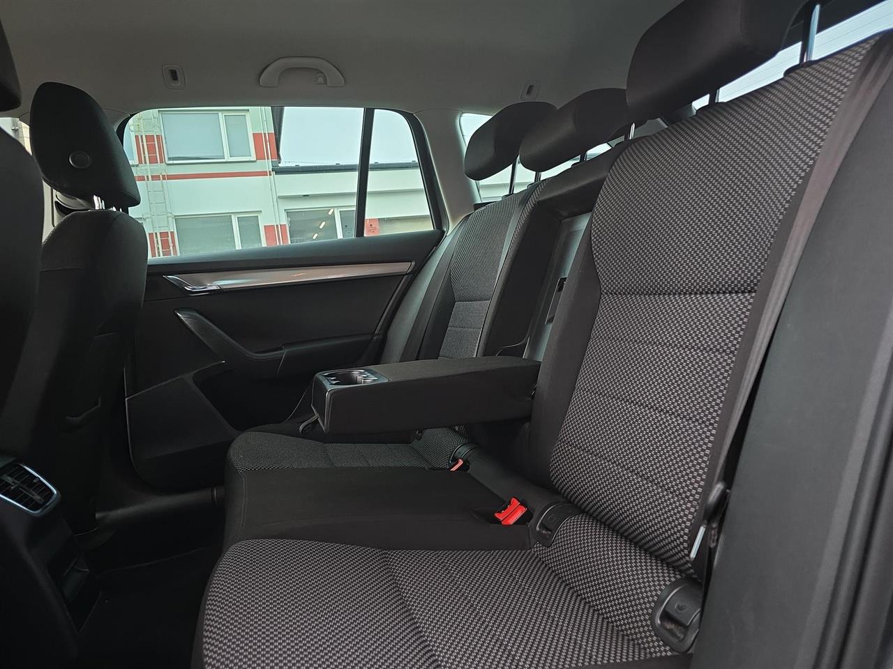 Skoda OCTAVIA Octavia 1.6 TDI Ambition 2016