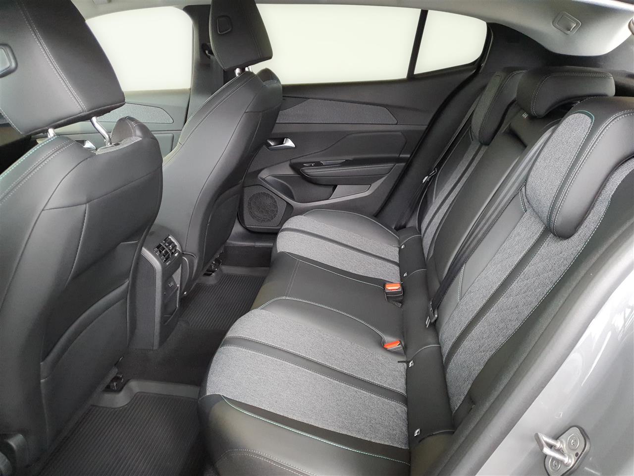 Peugeot 408 408 1.2 PureTech Allure Pack S&S EAT8 2024