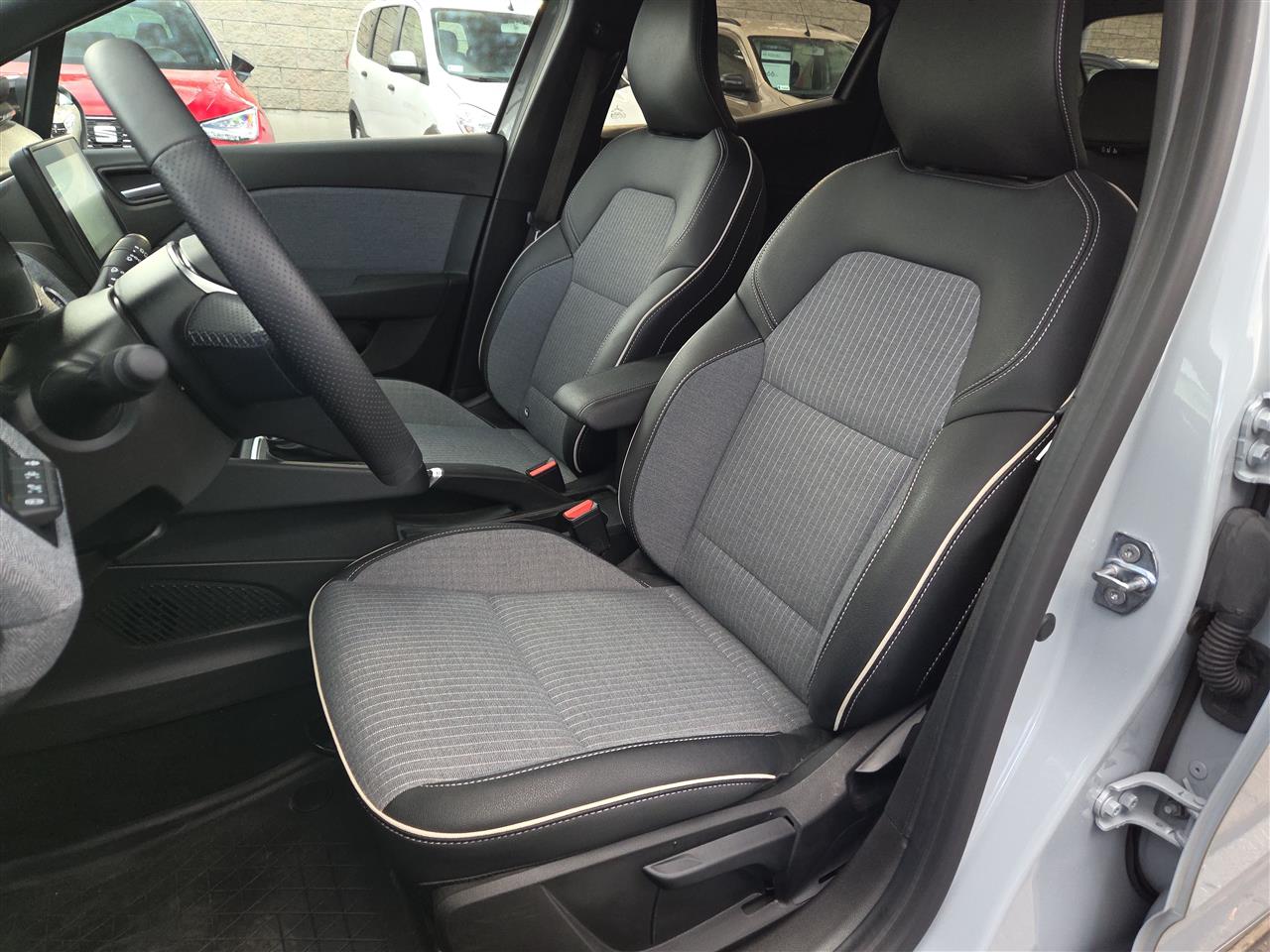 Renault CLIO Clio 1.0 TCe Techno X-Tronic 2024