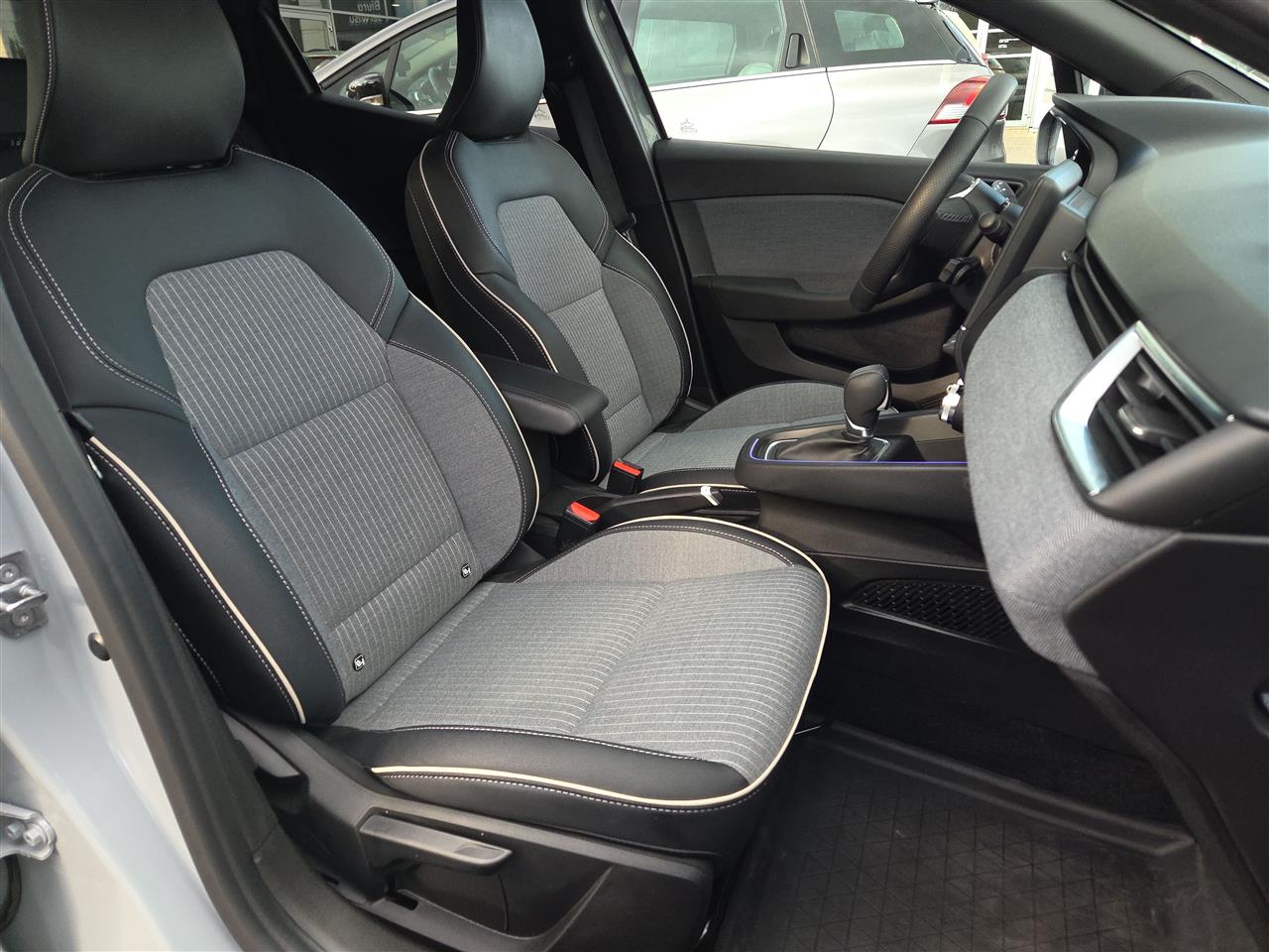 Renault CLIO Clio 1.0 TCe Techno X-Tronic 2024