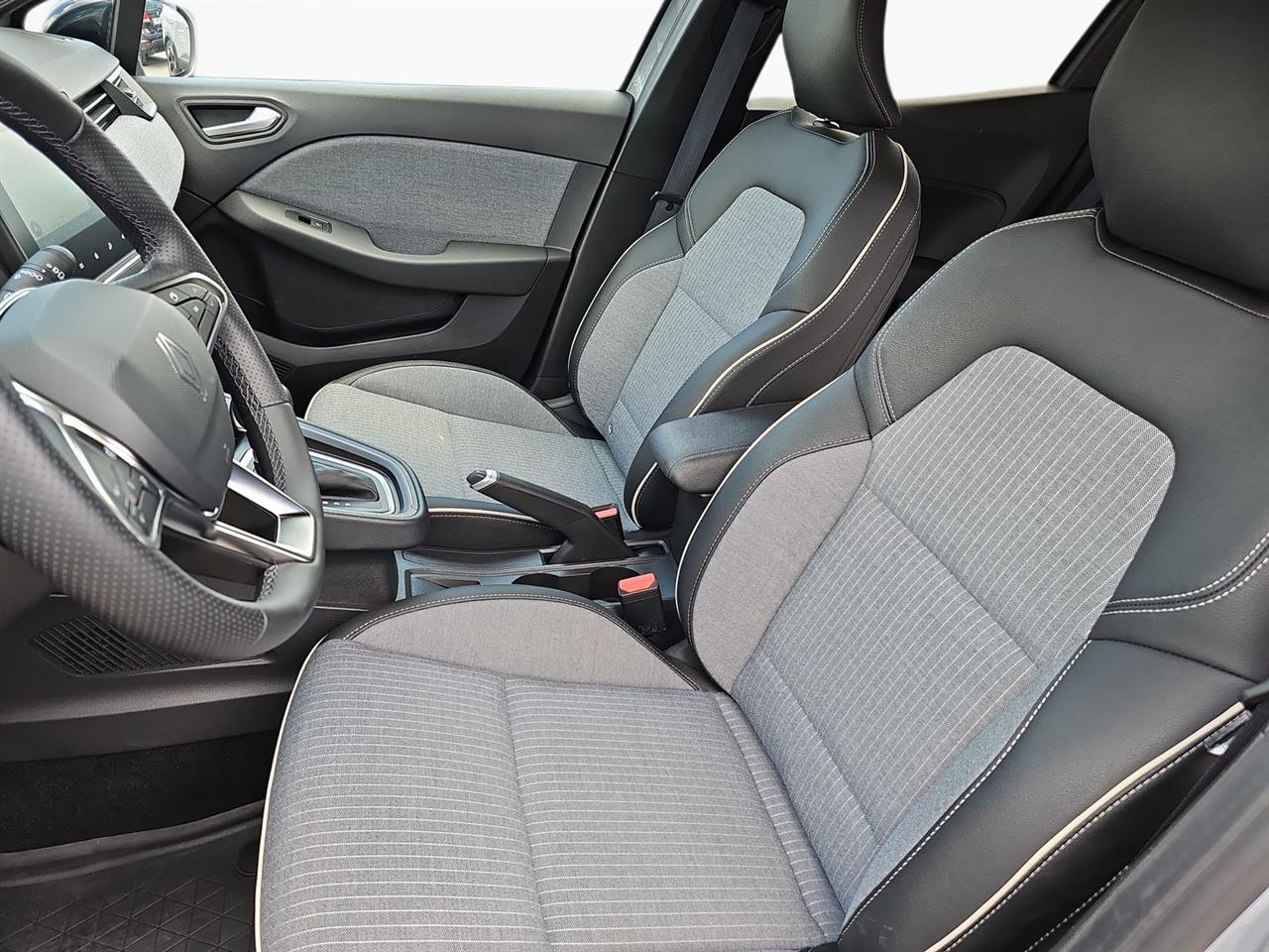 Renault CLIO Clio 1.6 E-TECH Full Hybrid 145 Techno 2025