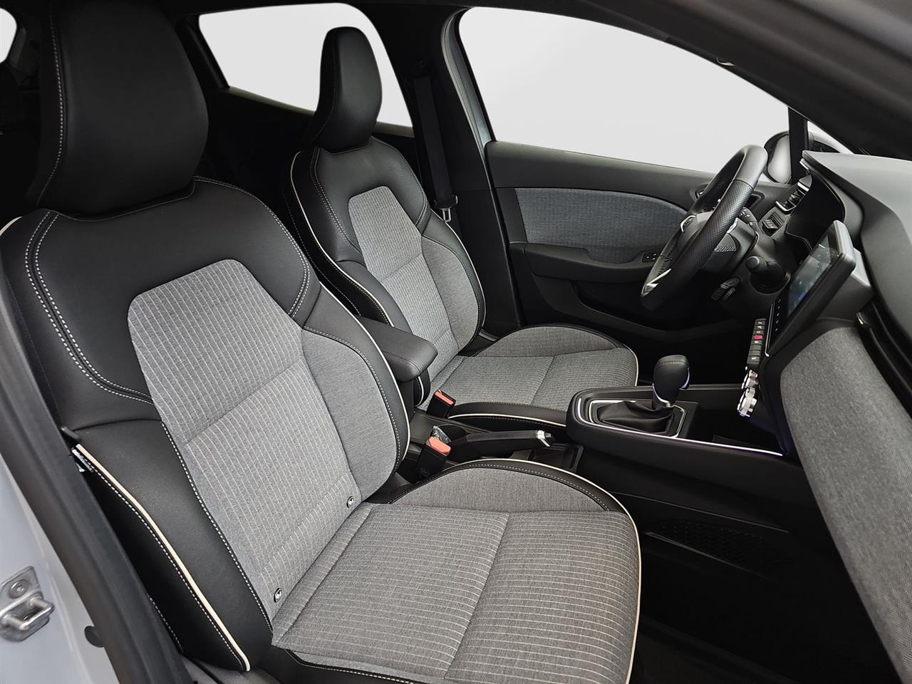 Renault CLIO Clio 1.0 TCe Techno X-Tronic 2025