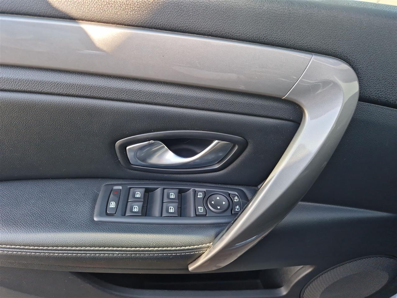 Renault LAGUNA Laguna 1.5 dCi Expression ESM 2012