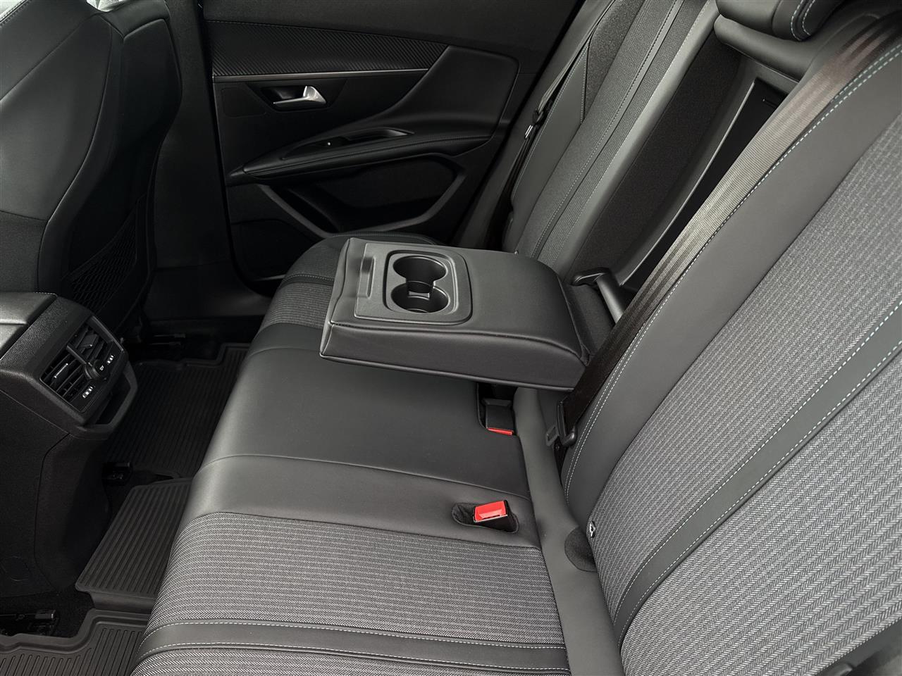Peugeot 3008 3008 1.2 PureTech Allure Pack S&S EAT8 2022