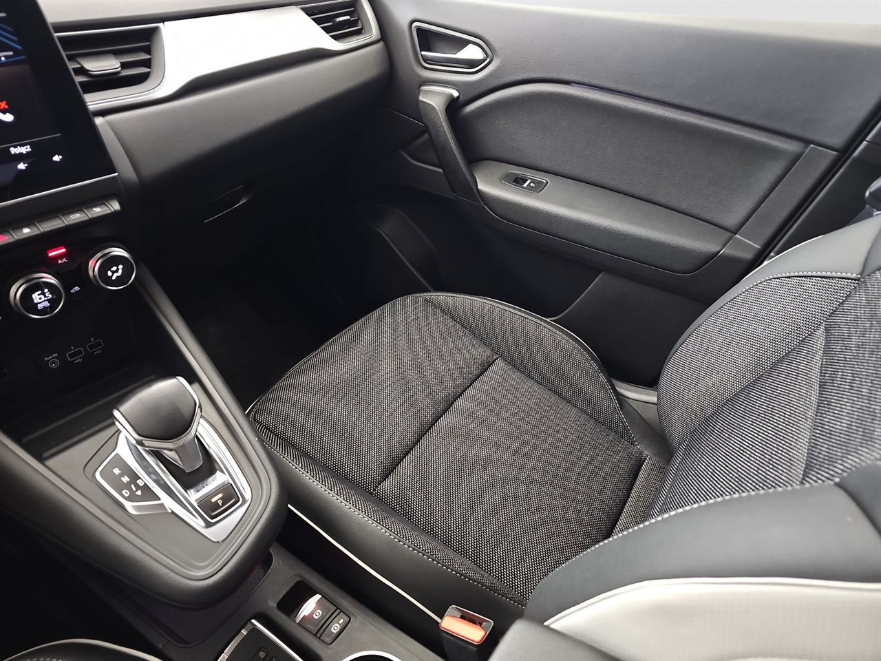 Renault CAPTUR Captur 1.6 E-TECH Plug-In Intens 2021