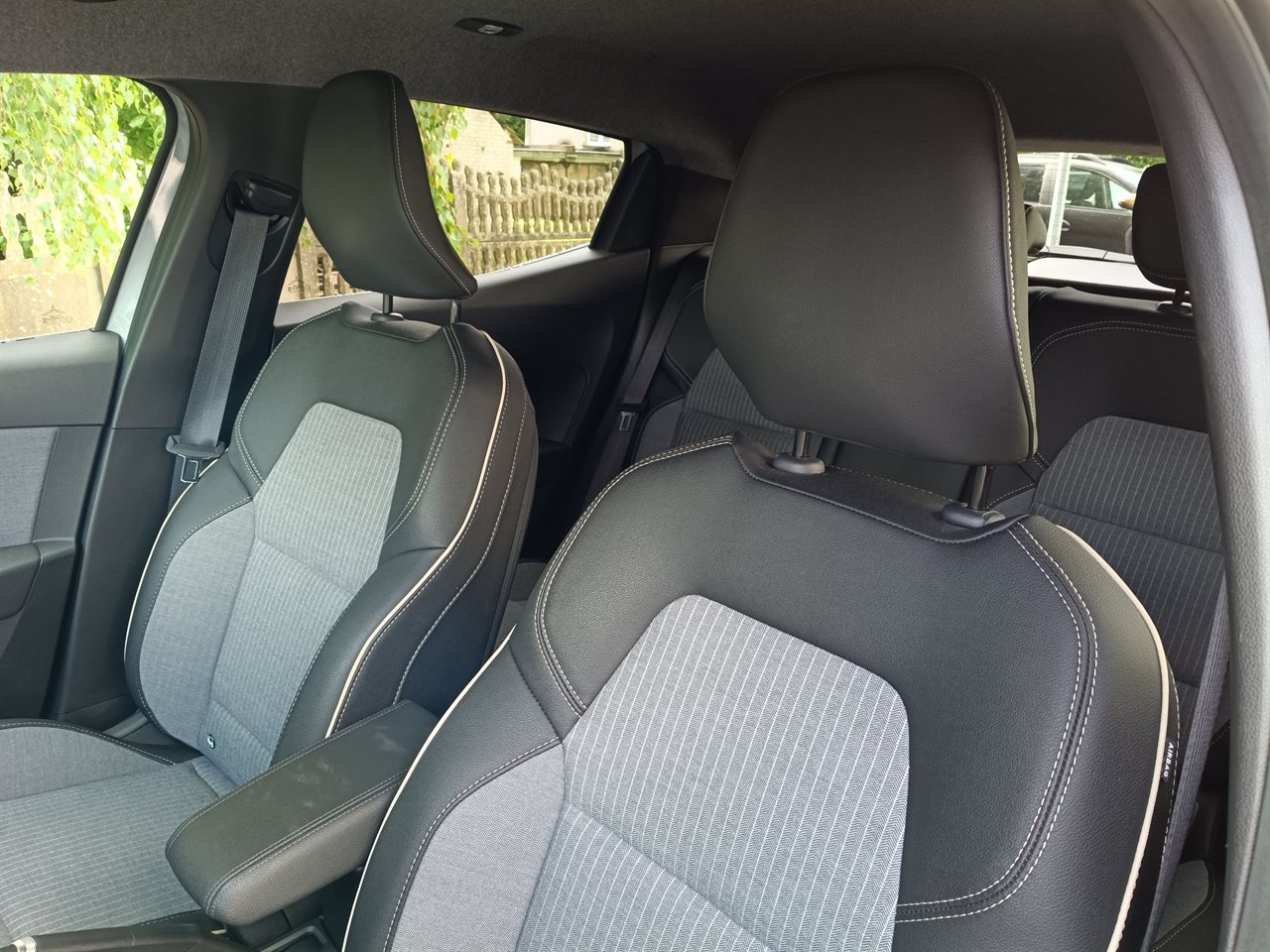 Renault CLIO Clio 1.0 TCe Techno LPG 2025