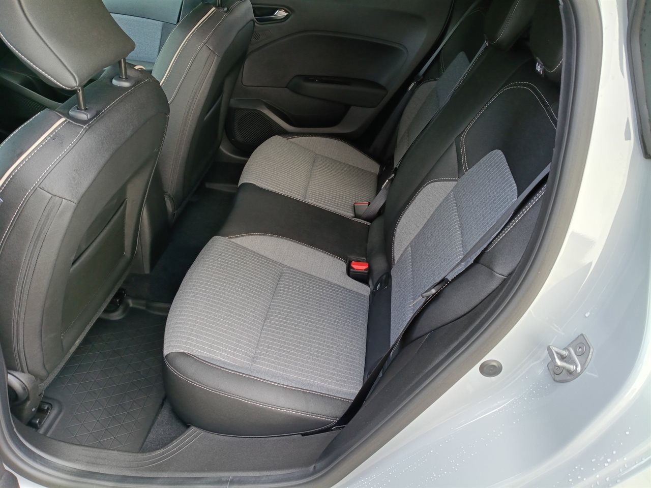 Renault CLIO Clio 1.0 TCe Techno LPG 2025