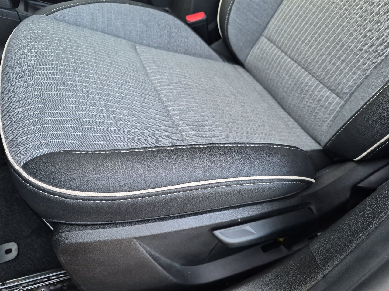 Renault CLIO Clio 1.0 TCe Techno LPG 2025