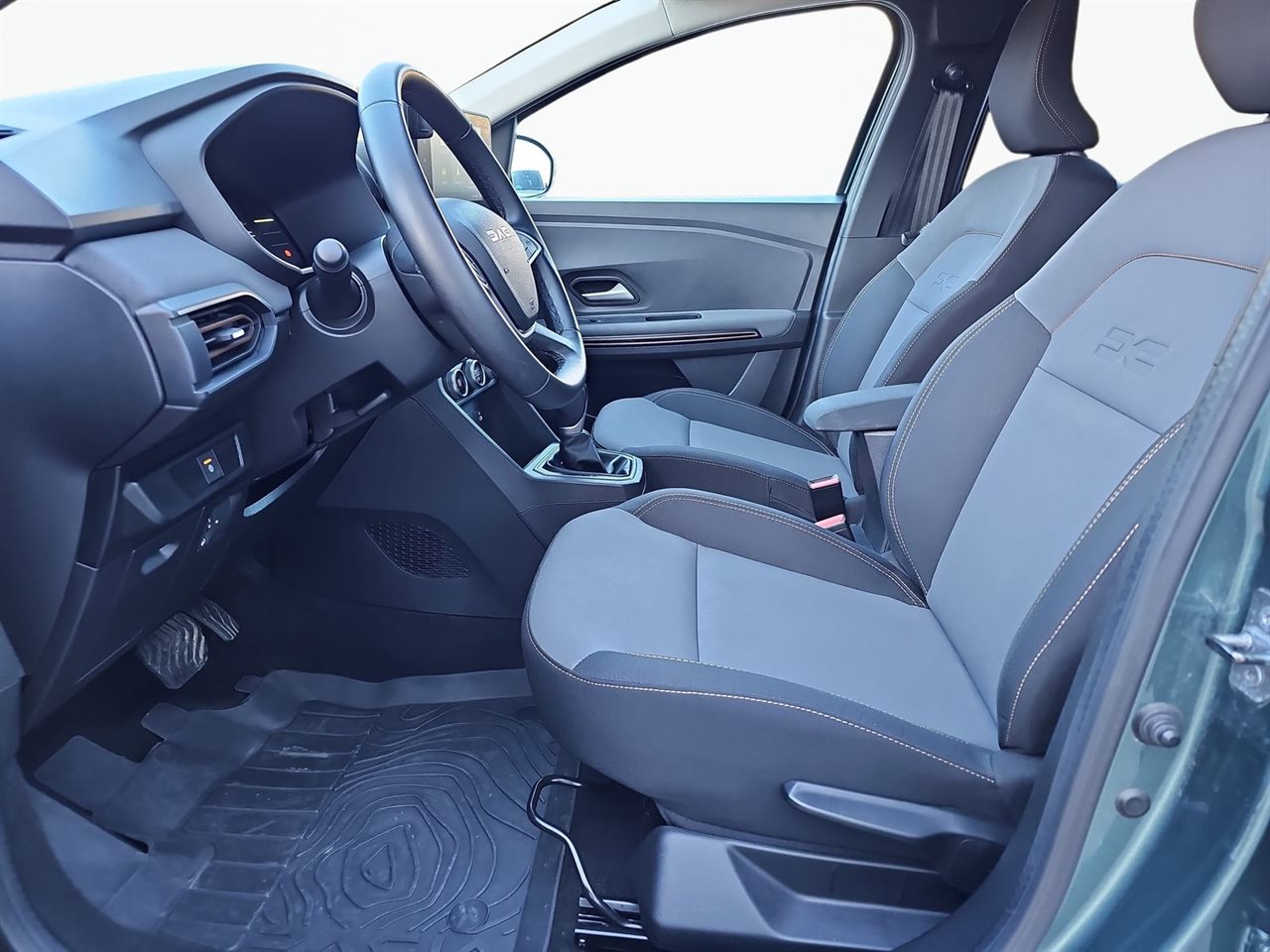 Dacia JOGGER Jogger 1.6 Full Hybrid 140 Extreme MMT 7os. 2025